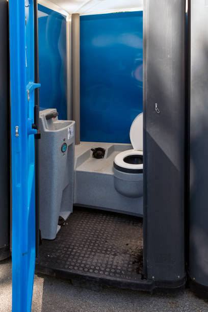 Porta potty delivery and setup in Aurora, SD